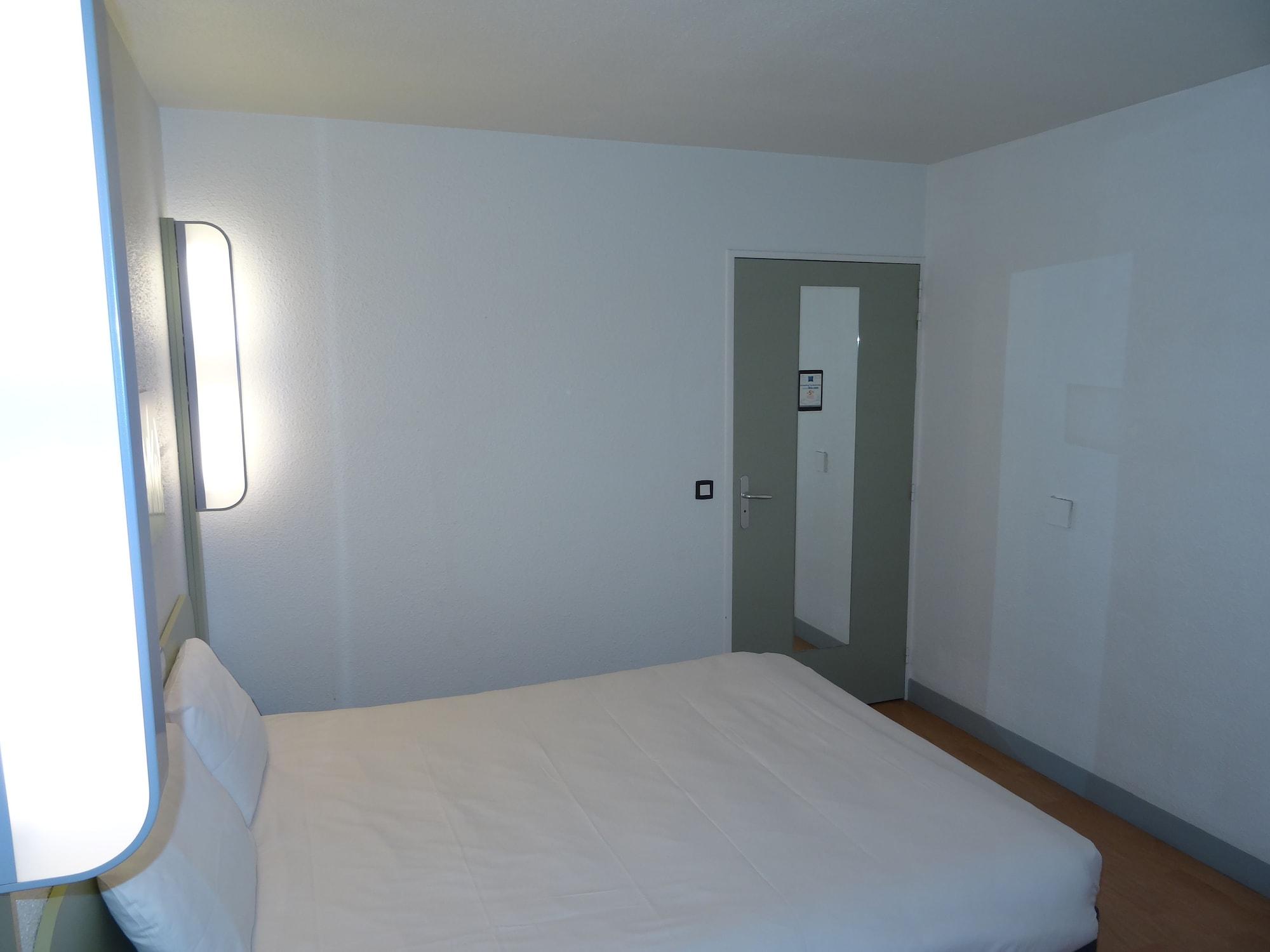 Ibis Budget Caen Centre Gare Εξωτερικό φωτογραφία